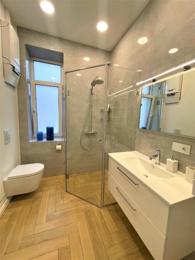 Picturesque Old Town Apartment With Charming Balcony Kaunas Luaran gambar